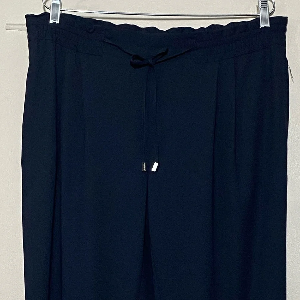 - NWOT Zara light weight Crop  pants size xl